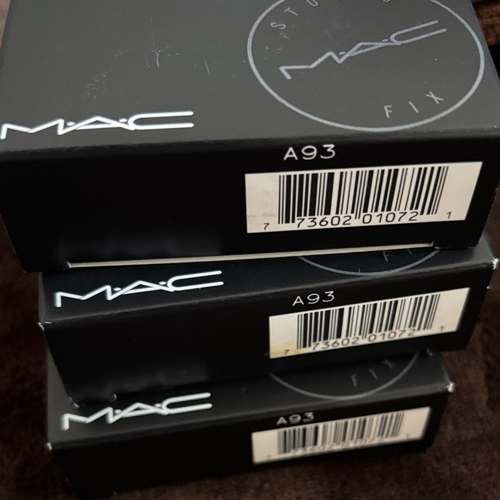 MAC Cosmetics Studio Fix Powder Foundation NW40 - Beige Shade - Picture 6 of 6